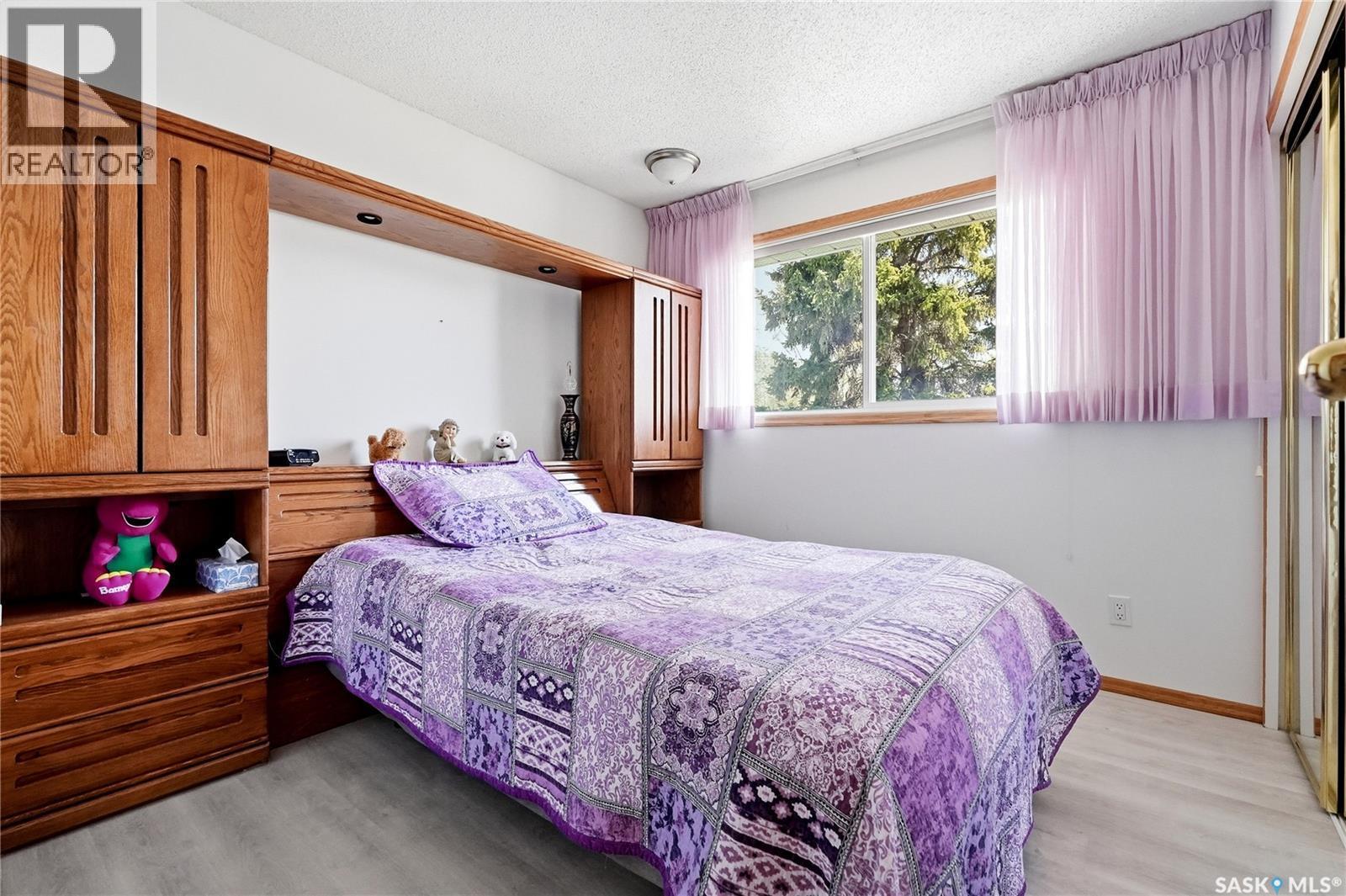 3355 Fairlight Drive, Saskatoon, SK - Indoor Photo Showing Bedroom