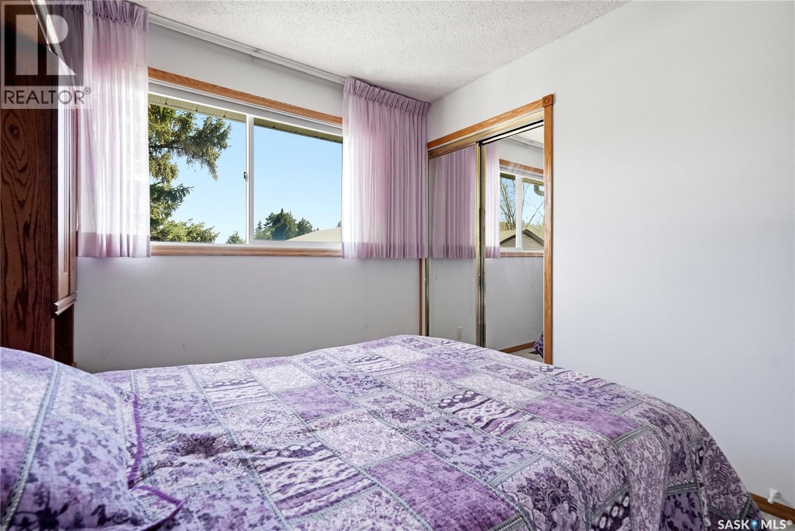 3355 Fairlight Drive, Saskatoon, SK - Indoor Photo Showing Bedroom