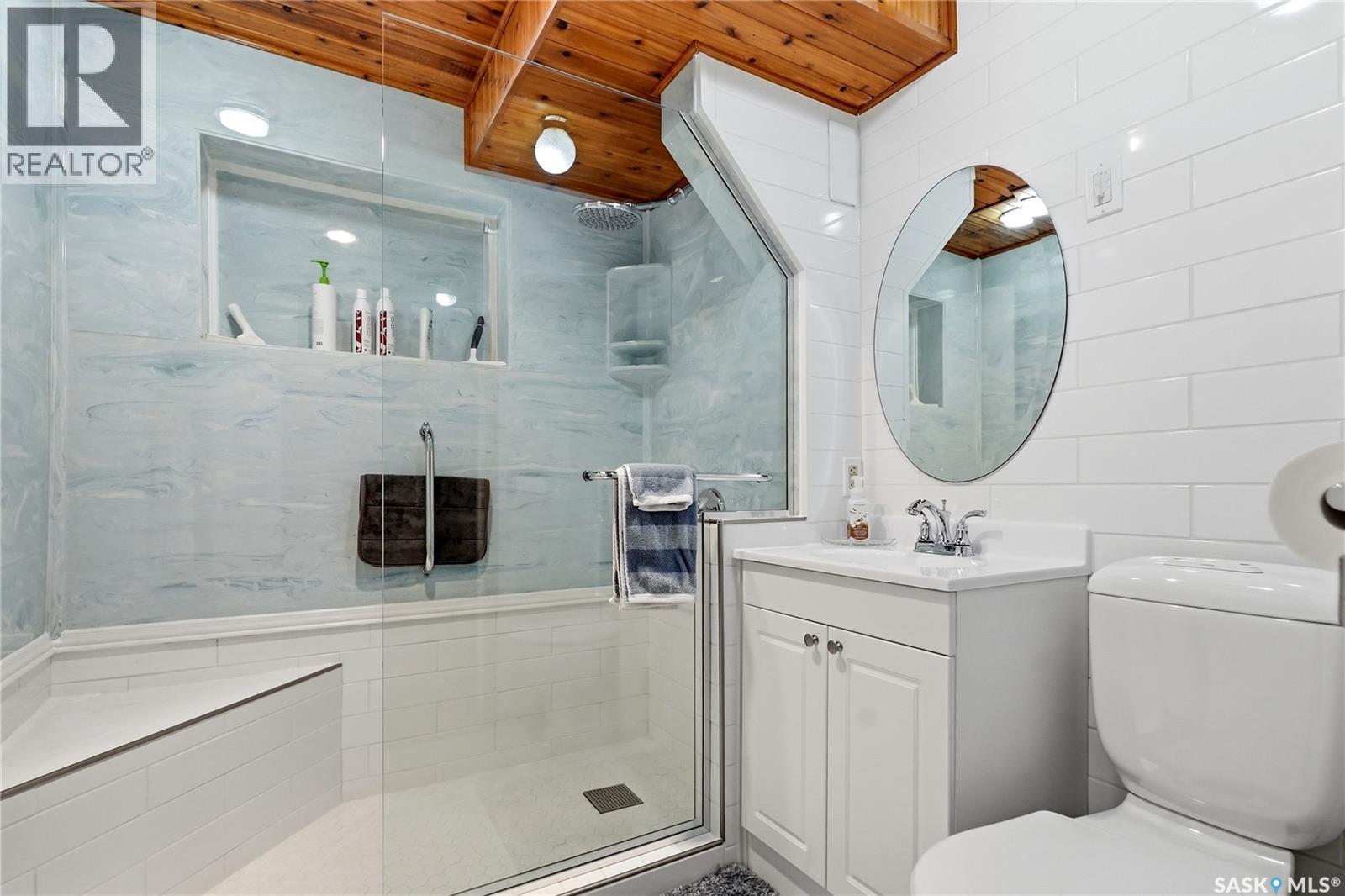 3355 Fairlight Drive, Saskatoon, SK - Indoor Photo Showing Bathroom