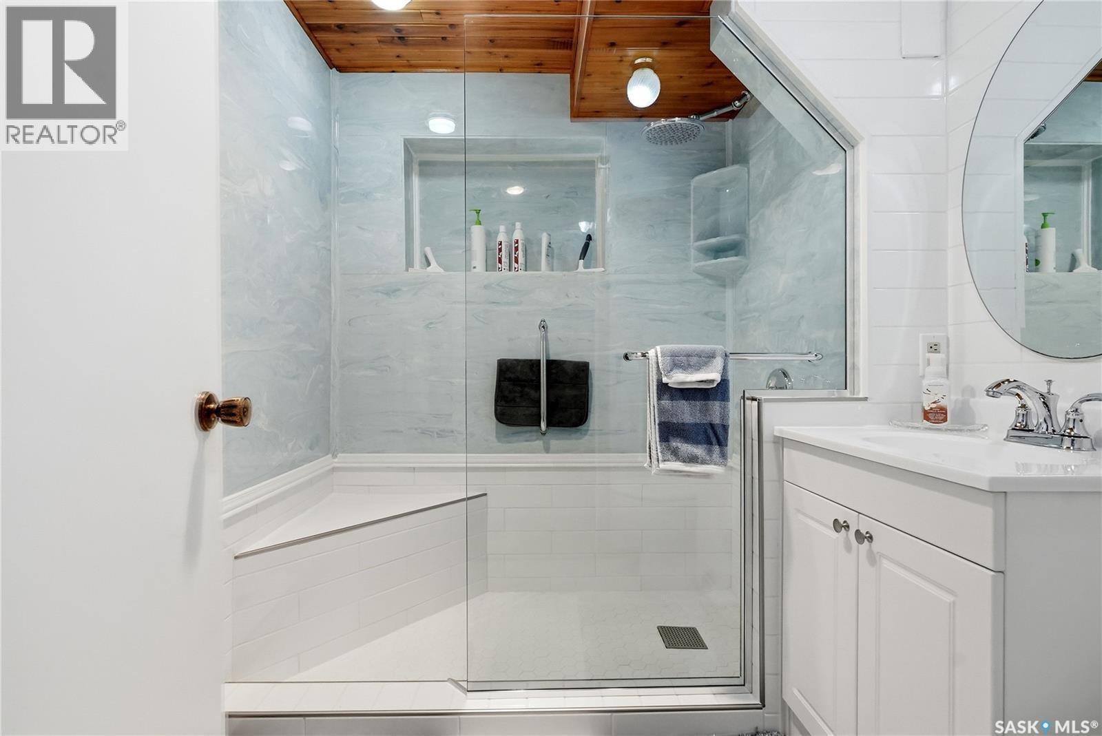 3355 Fairlight Drive, Saskatoon, SK - Indoor Photo Showing Bathroom