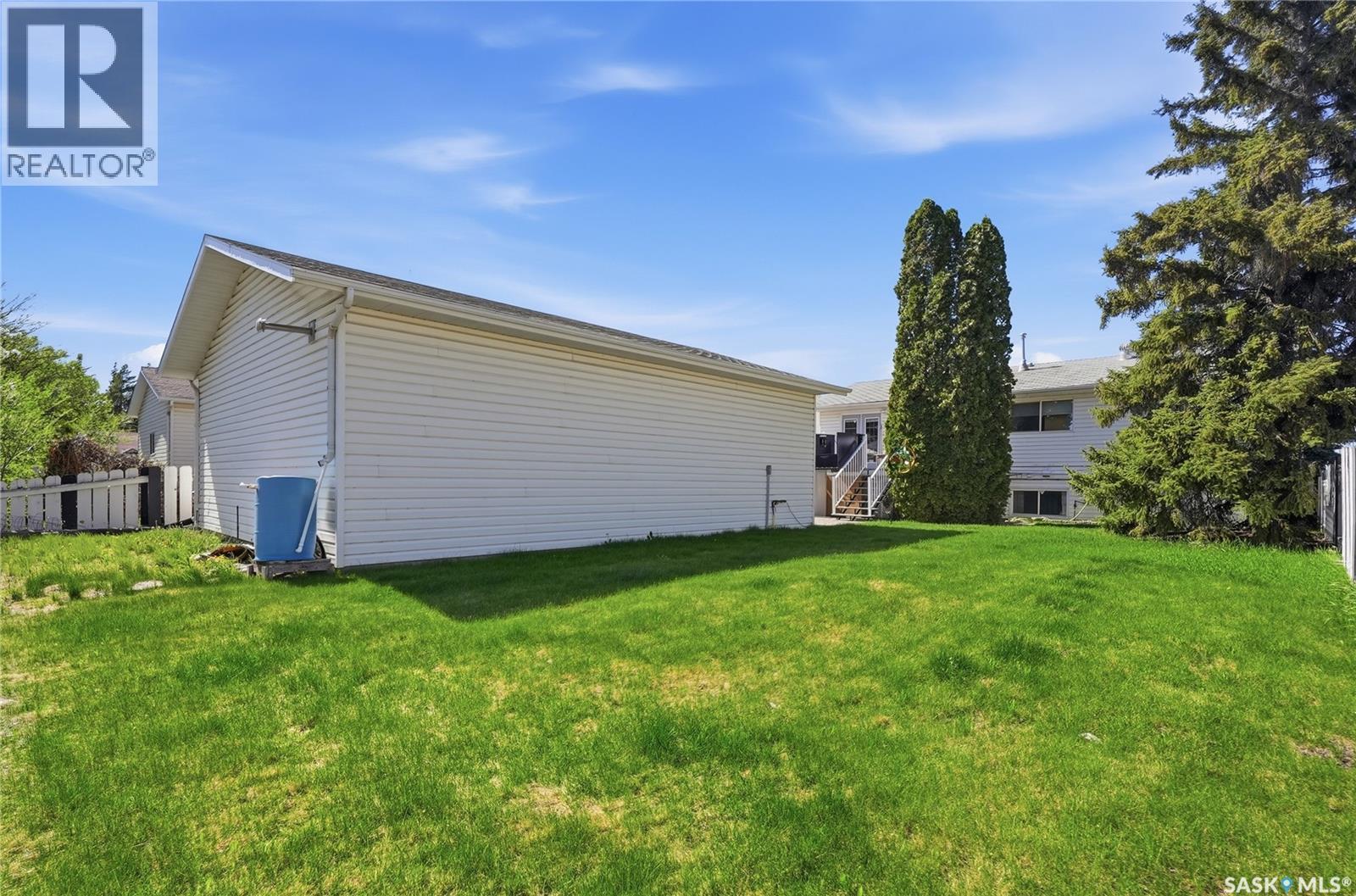 3355 Fairlight Drive, Saskatoon, SK - Outdoor