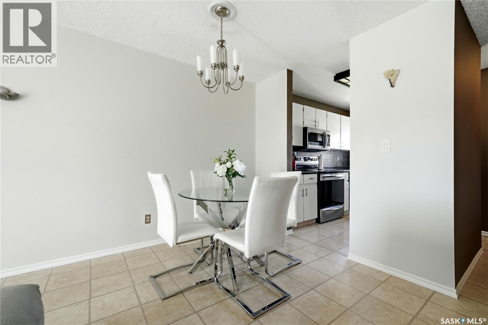 6427 Rochdale Boulevard, Regina, SK - Indoor Photo Showing Dining Room