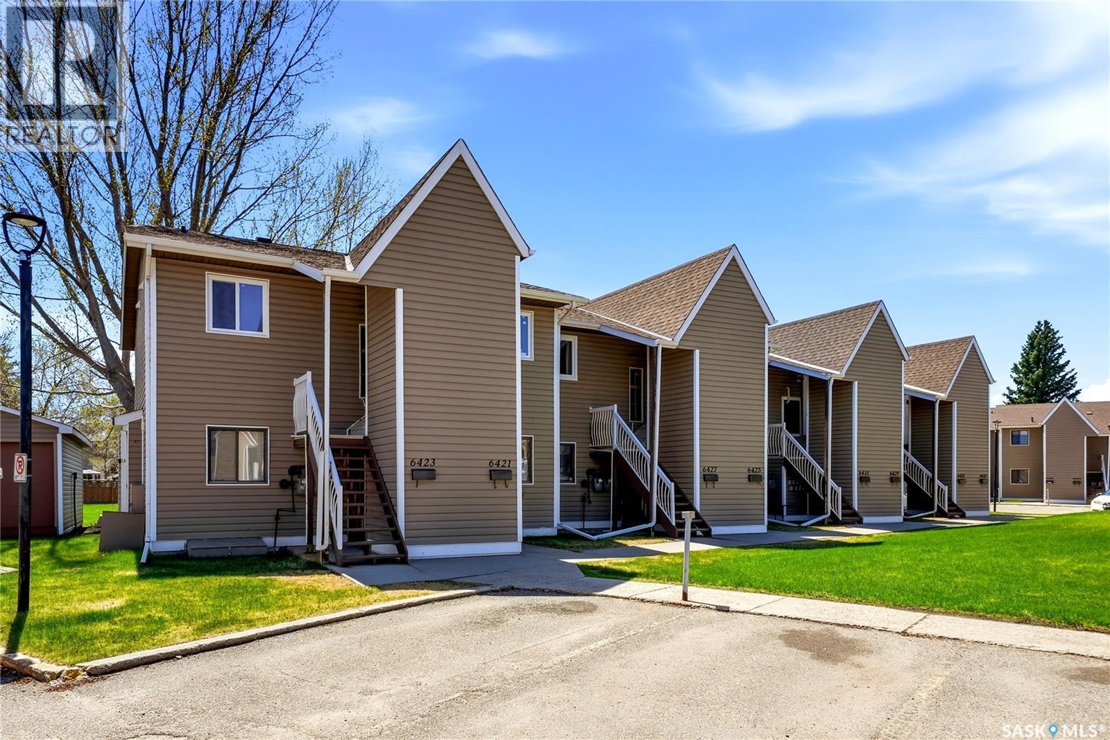 6427 Rochdale Boulevard, Regina, SK - Outdoor With Facade