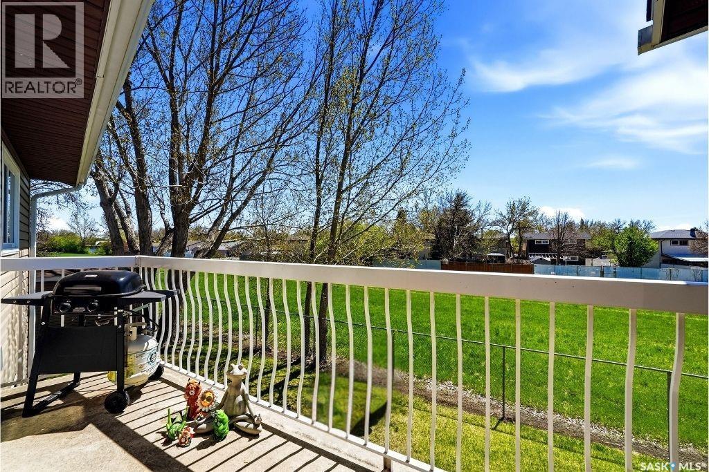 6427 Rochdale Boulevard, Regina, SK - Outdoor With Deck Patio Veranda