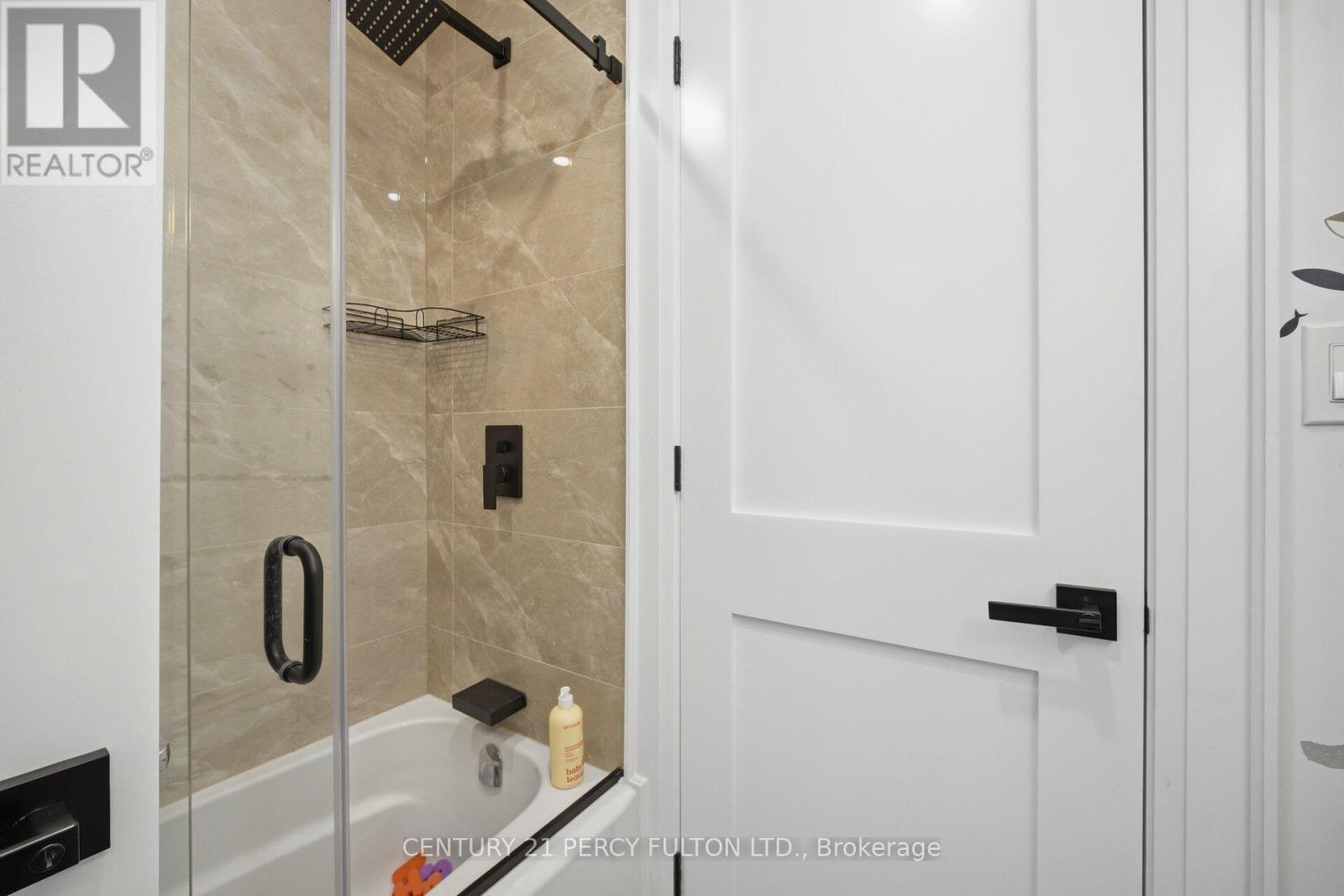 195 Danforth Road, Toronto, ON - Indoor Photo Showing Bathroom