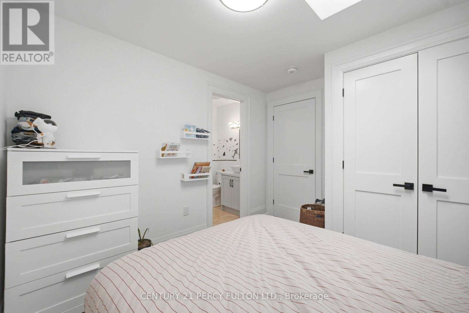 195 Danforth Road, Toronto, ON - Indoor Photo Showing Bedroom