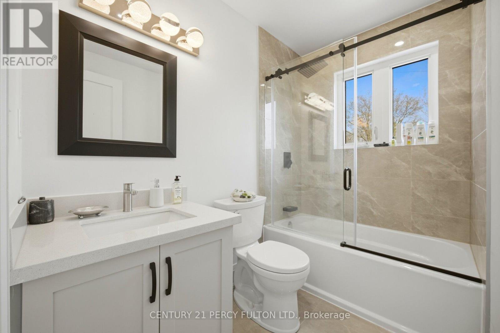 195 Danforth Road, Toronto, ON - Indoor Photo Showing Bathroom
