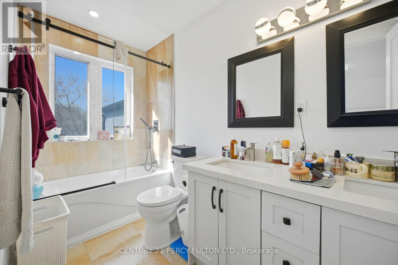 195 Danforth Road, Toronto, ON - Indoor Photo Showing Bathroom