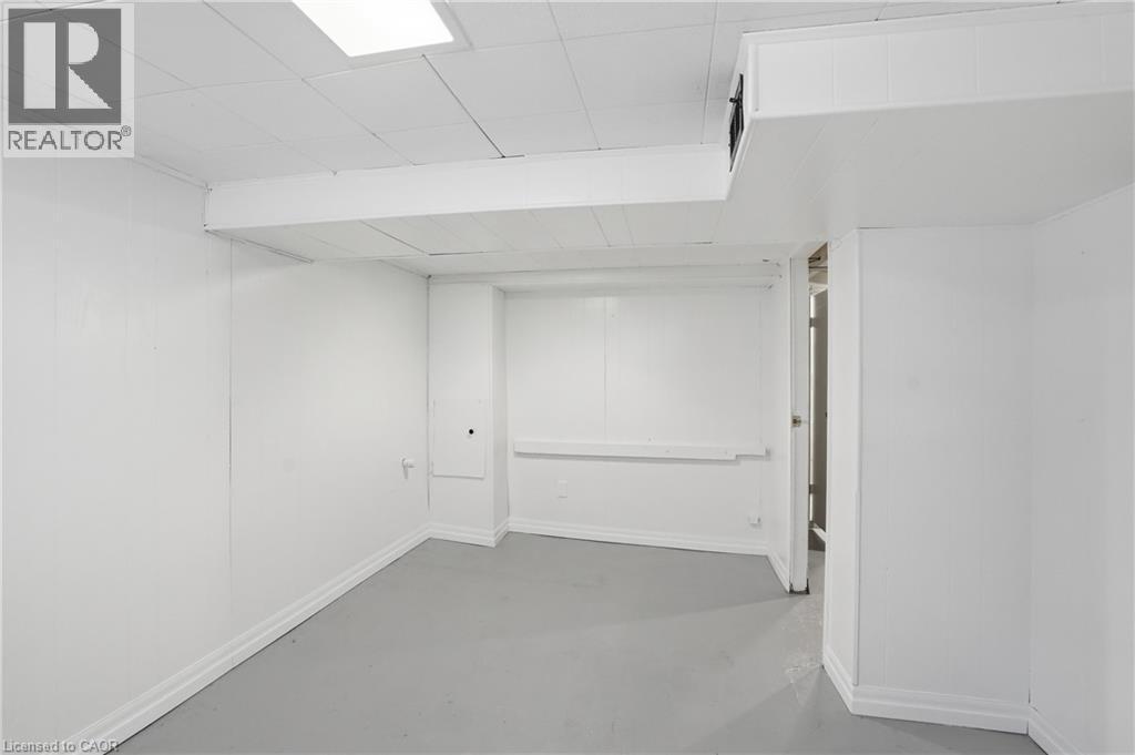 43 Cameron Avenue N, Hamilton, ON - Indoor Photo Showing Other Room
