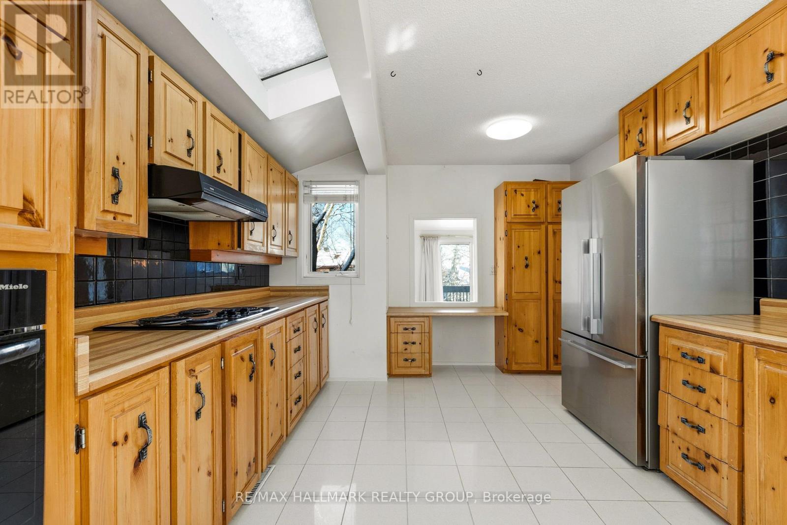 500 Foxview Place, Ottawa, ON - Indoor Photo Showing Kitchen