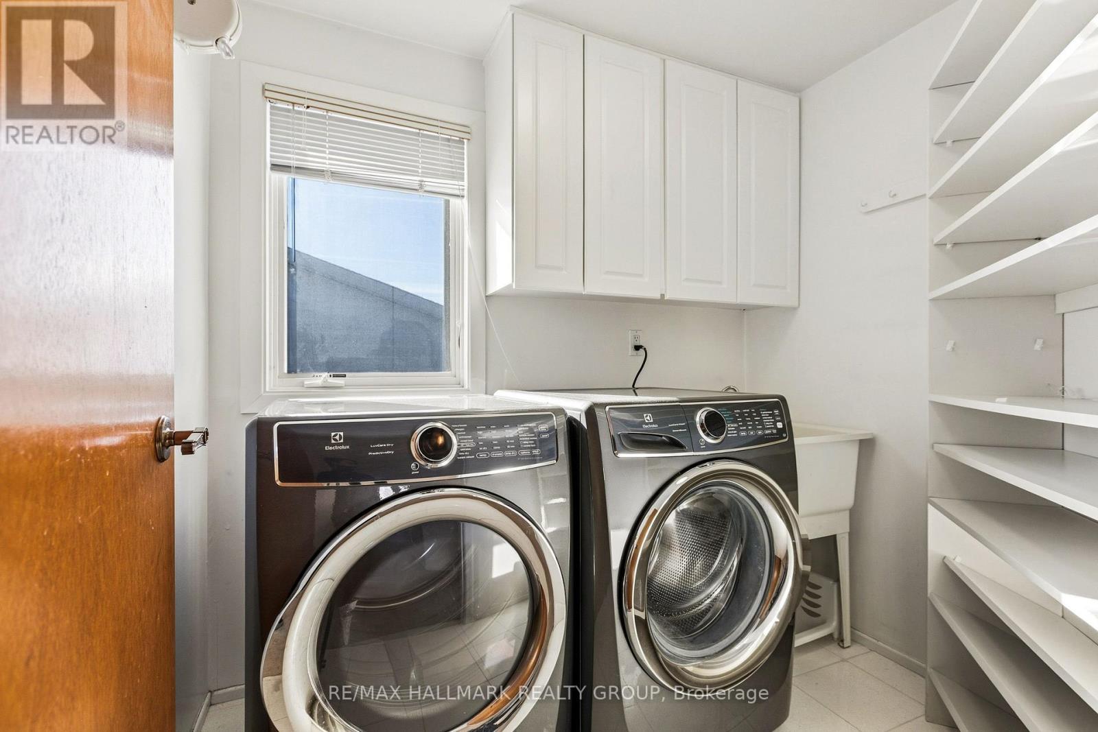 500 Foxview Place, Ottawa, ON - Indoor Photo Showing Laundry Room