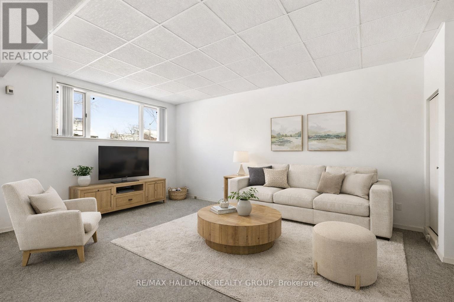 500 Foxview Place, Ottawa, ON - Indoor Photo Showing Living Room
