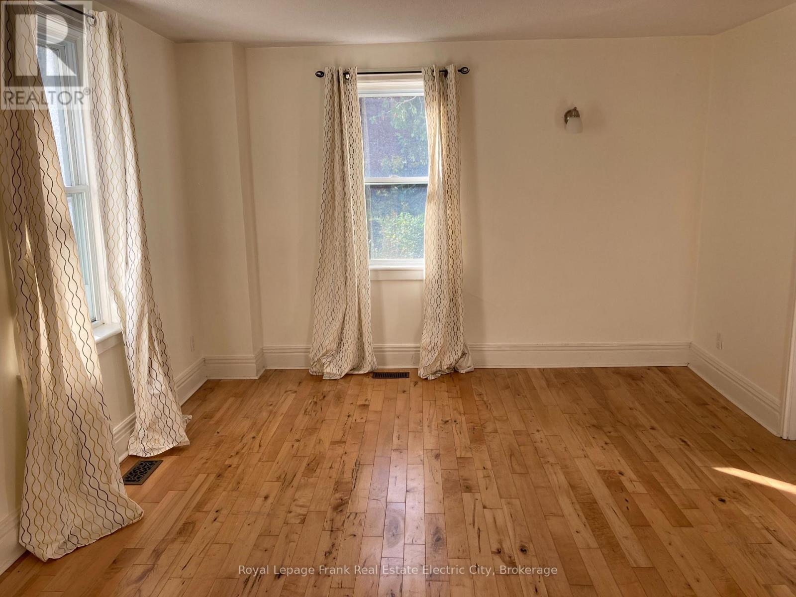 735 BETHUNE STREET - 733-735 Bethune Street N, Peterborough (Northcrest Ward 5), ON - Indoor