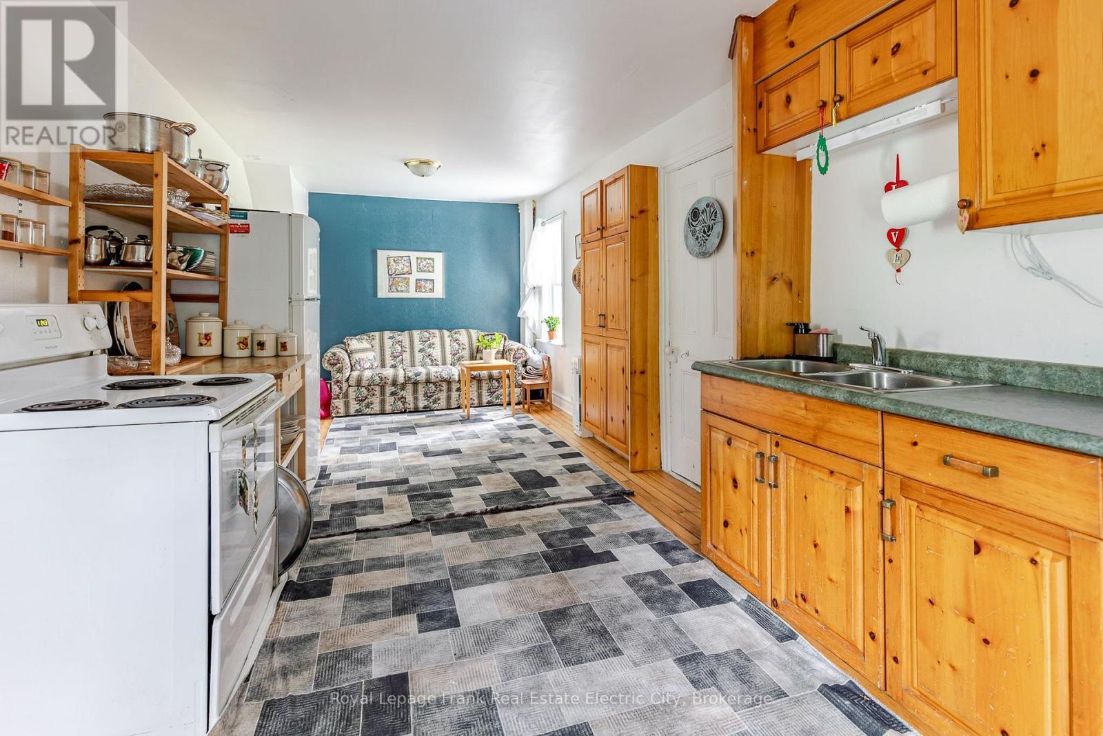 735 BETHUNE STREET - 733-735 Bethune Street N, Peterborough (Northcrest Ward 5), ON - Indoor