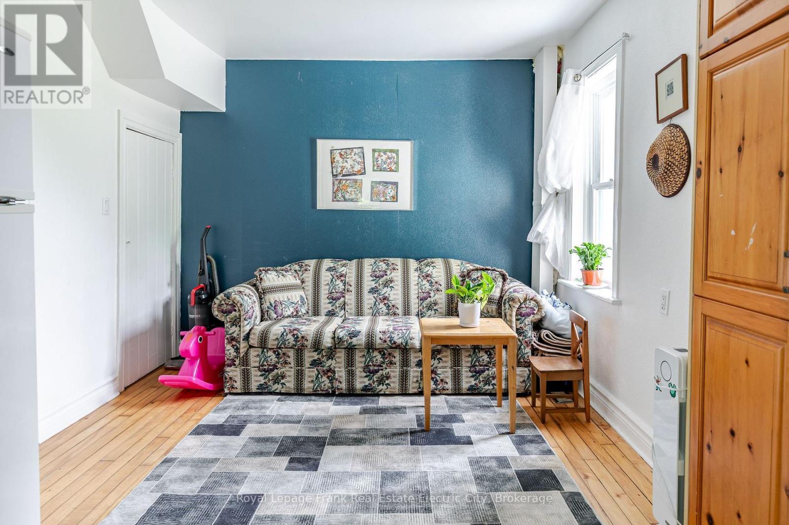 735 BETHUNE STREET - 733-735 Bethune Street N, Peterborough (Northcrest Ward 5), ON - Indoor