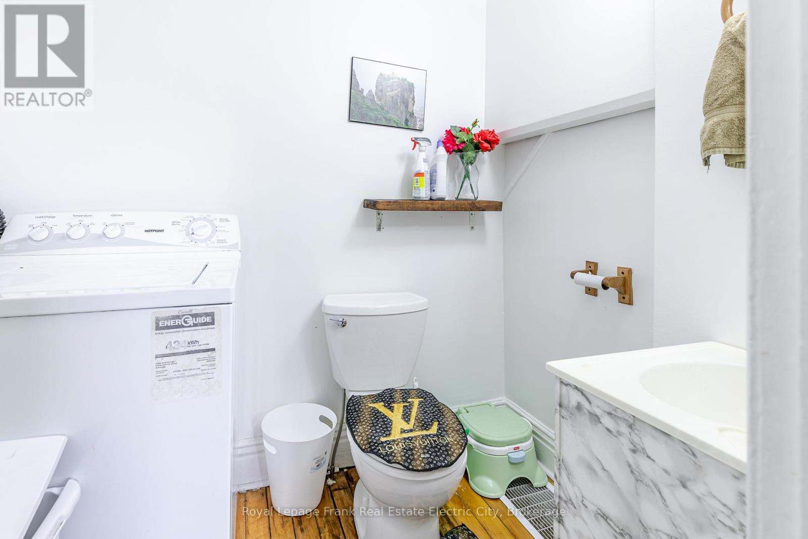 735 BETHUNE STREET - 733-735 Bethune Street N, Peterborough (Northcrest Ward 5), ON - Indoor Photo Showing Bathroom