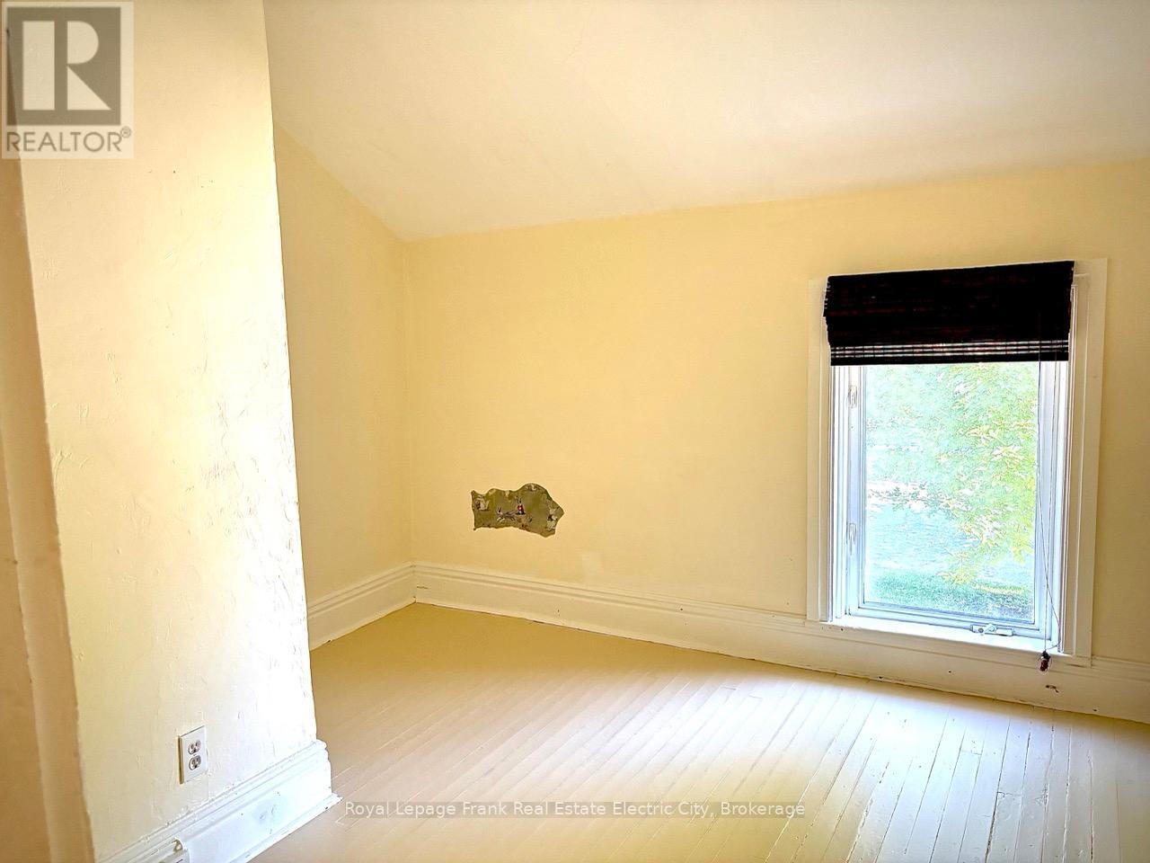 735 BETHUNE STREET - 733-735 Bethune Street N, Peterborough (Northcrest Ward 5), ON - Indoor Photo Showing Other Room