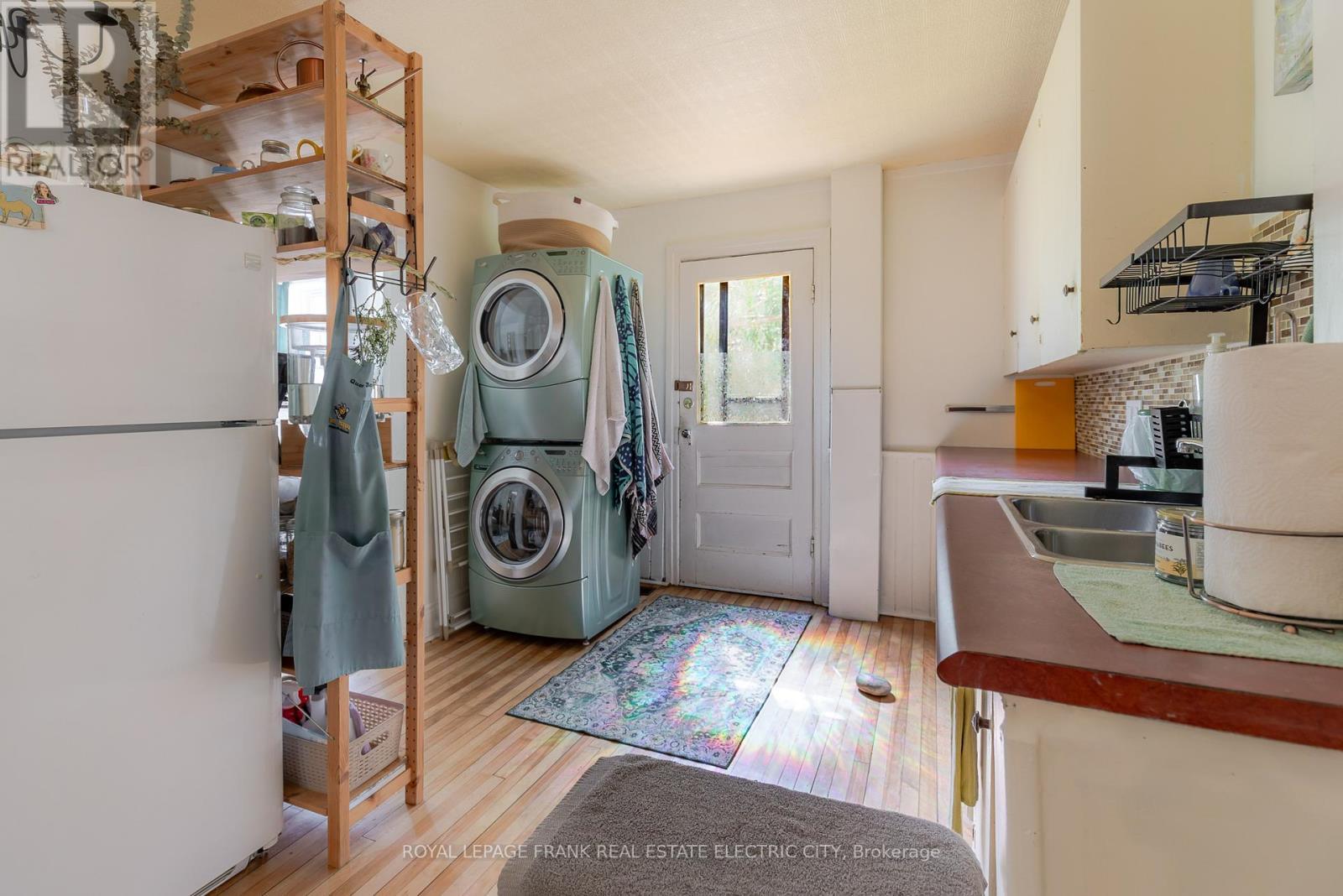 733 BETHUNE STREET - 733-735 Bethune Street N, Peterborough (Northcrest Ward 5), ON - Indoor Photo Showing Laundry Room