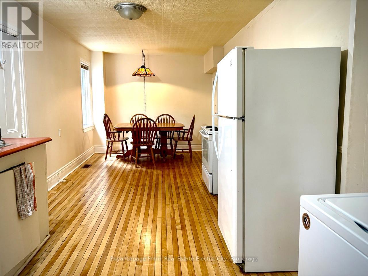 733 BETHUNE STREET - 733-735 Bethune Street N, Peterborough (Northcrest Ward 5), ON - Indoor
