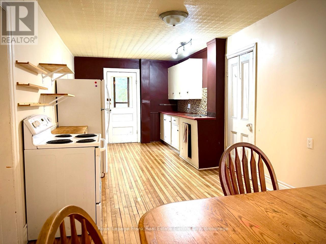 733 BETHUNE STREET - 733-735 Bethune Street N, Peterborough (Northcrest Ward 5), ON - Indoor