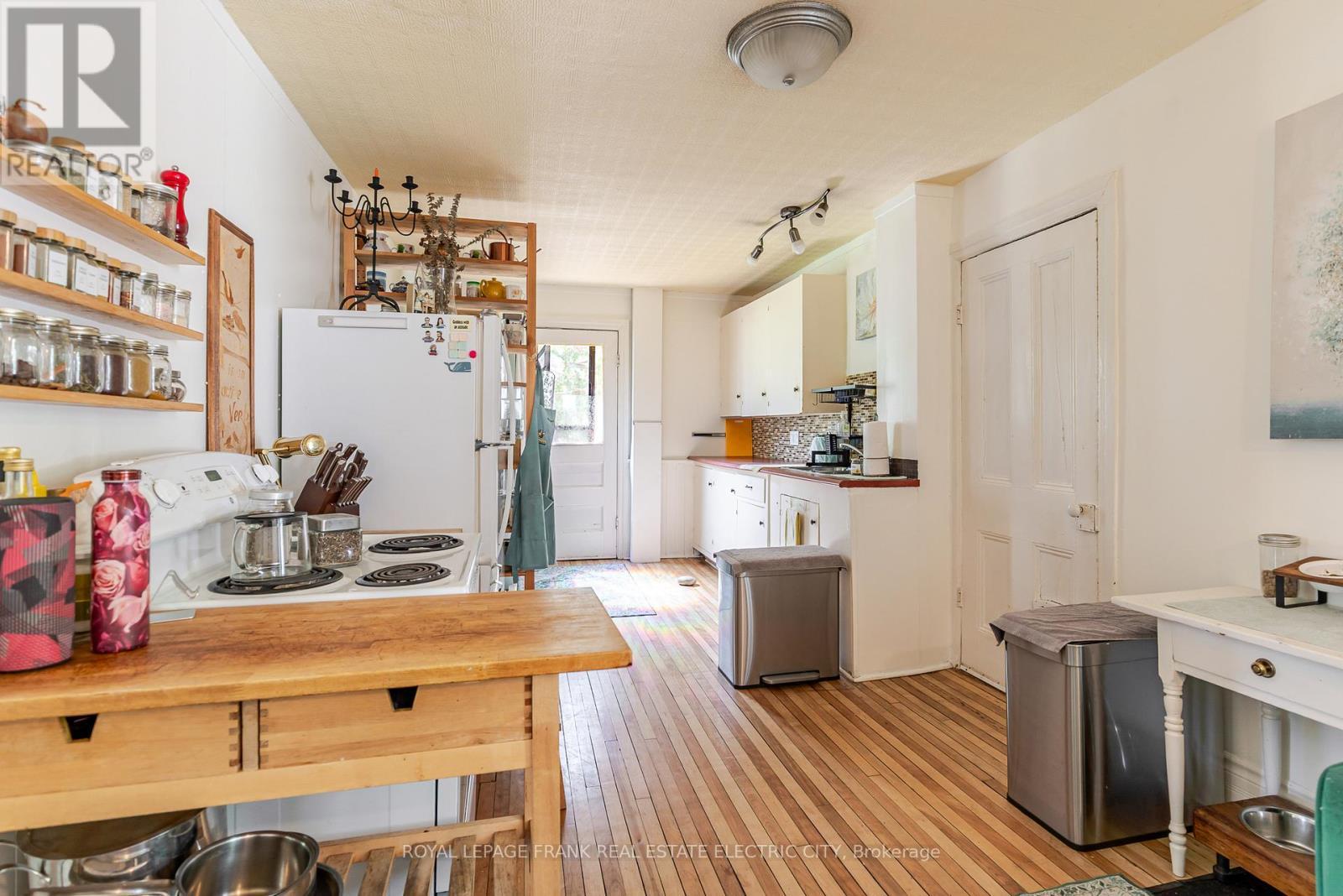 733 BETHUNE STREET - 733-735 Bethune Street N, Peterborough (Northcrest Ward 5), ON - Indoor