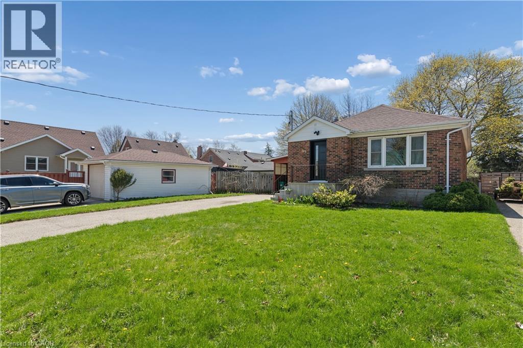 209 Bedford Road, Kitchener, ON - Outdoor