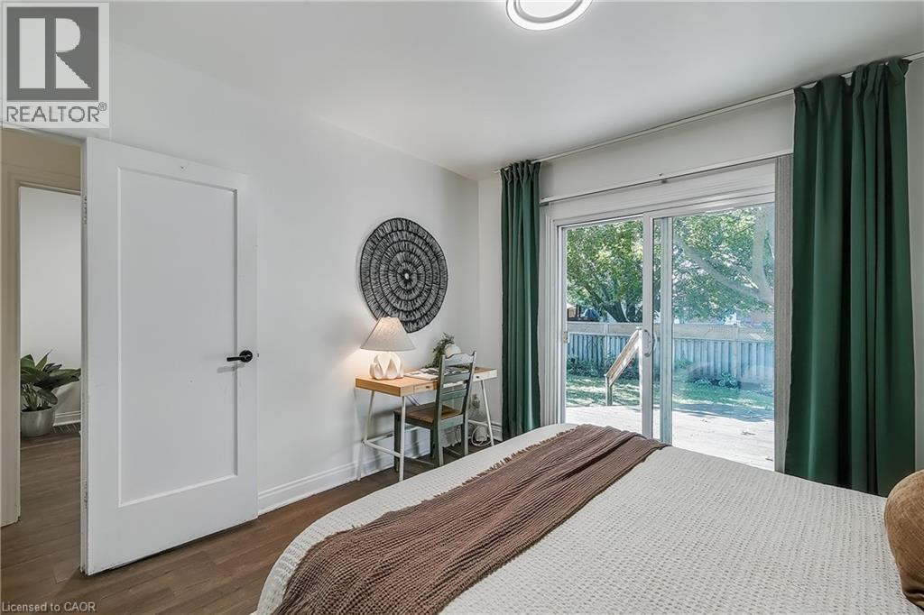 209 Bedford Road, Kitchener, ON - Indoor Photo Showing Bedroom