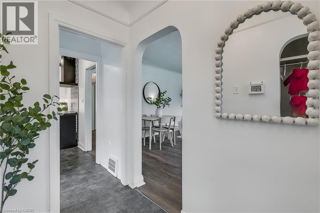 209 Bedford Road, Kitchener, ON - Indoor Photo Showing Other Room
