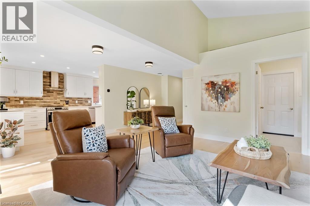 42 Handorf Drive, Cambridge, ON - Indoor Photo Showing Living Room