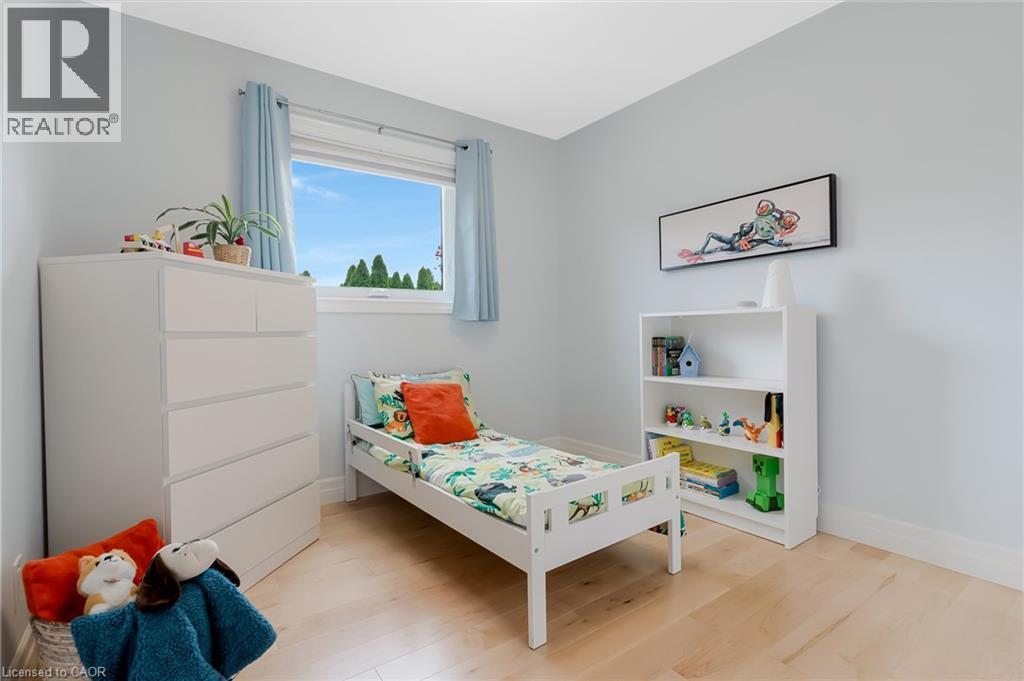 42 Handorf Drive, Cambridge, ON - Indoor Photo Showing Bedroom