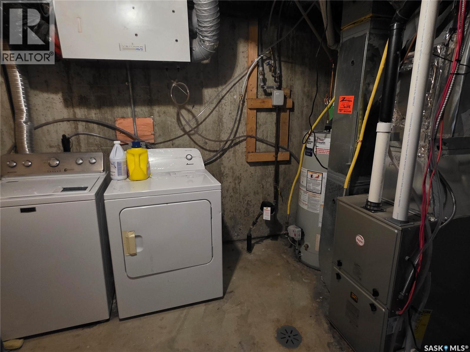 2195 Toronto Street, Regina, SK - Indoor Photo Showing Laundry Room