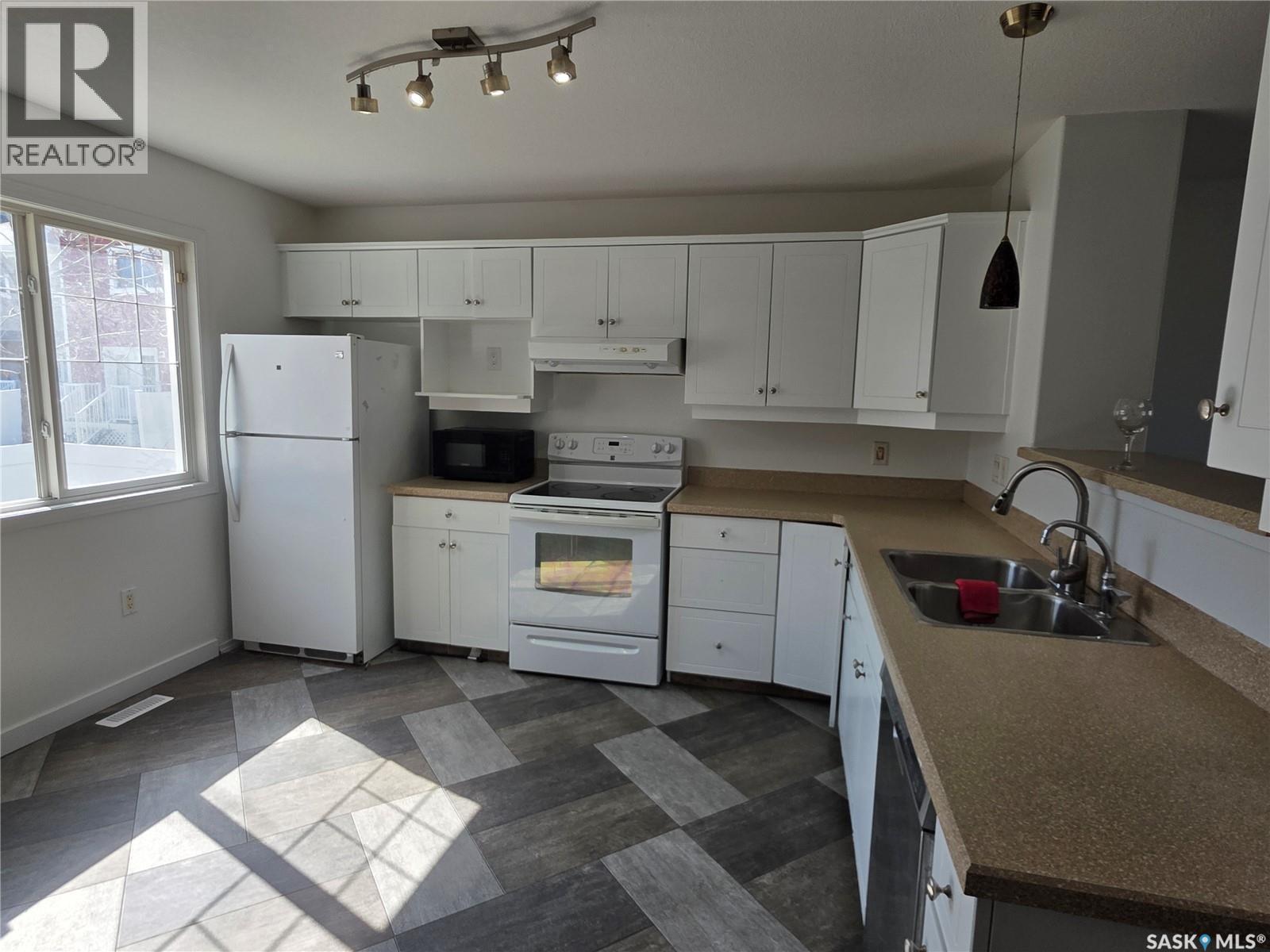 2195 Toronto Street, Regina, SK - Indoor Photo Showing Kitchen With Double Sink