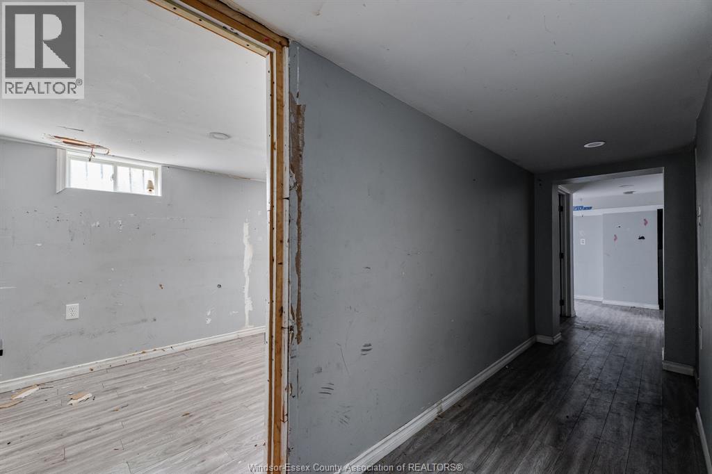 982 Bridge, Windsor, ON - Indoor