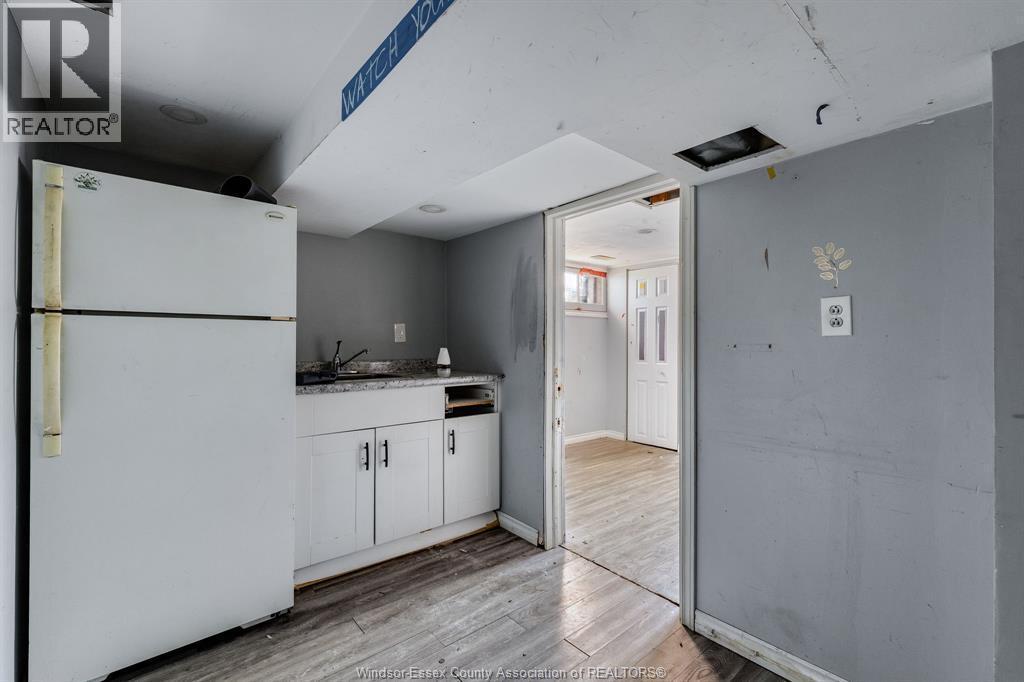 982 Bridge, Windsor, ON - Indoor