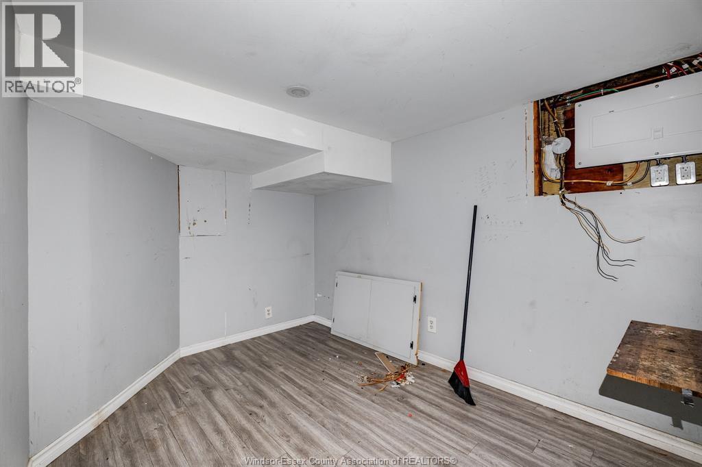 982 Bridge, Windsor, ON - Indoor Photo Showing Other Room