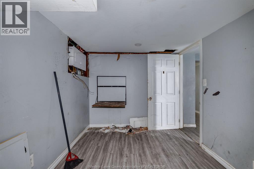 982 Bridge, Windsor, ON - Indoor