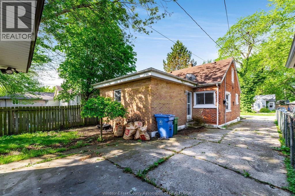 982 Bridge, Windsor, ON - Outdoor