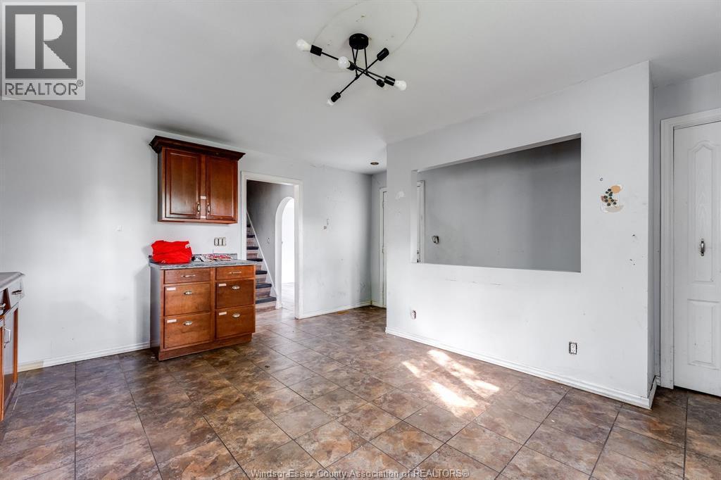 982 Bridge, Windsor, ON - Indoor