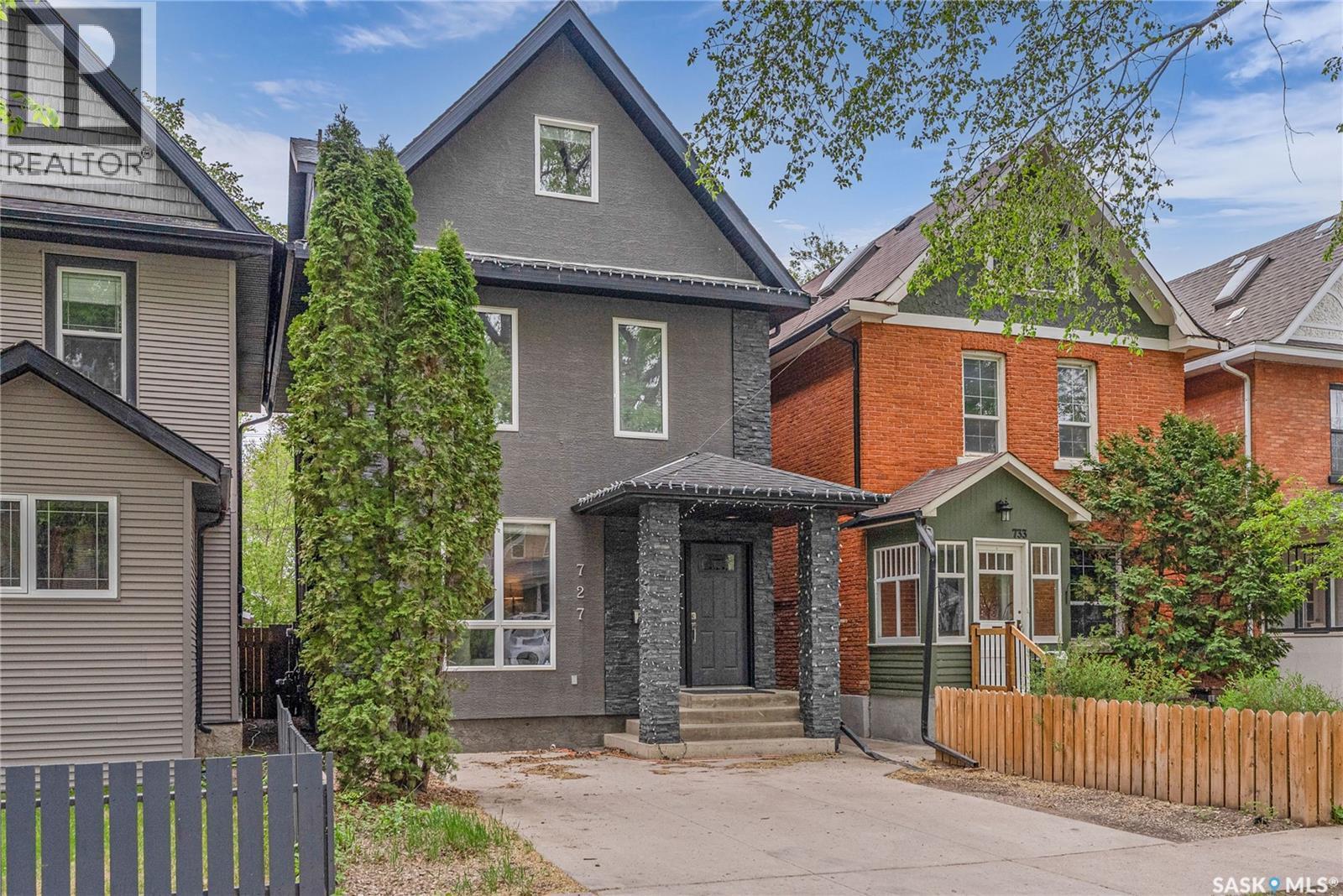 727 6Th Avenue N, Saskatoon, SK - Outdoor With Facade