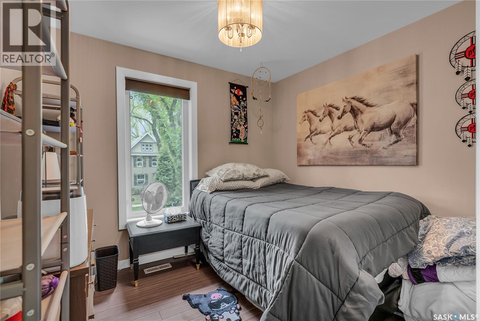 727 6Th Avenue N, Saskatoon, SK - Indoor Photo Showing Bedroom