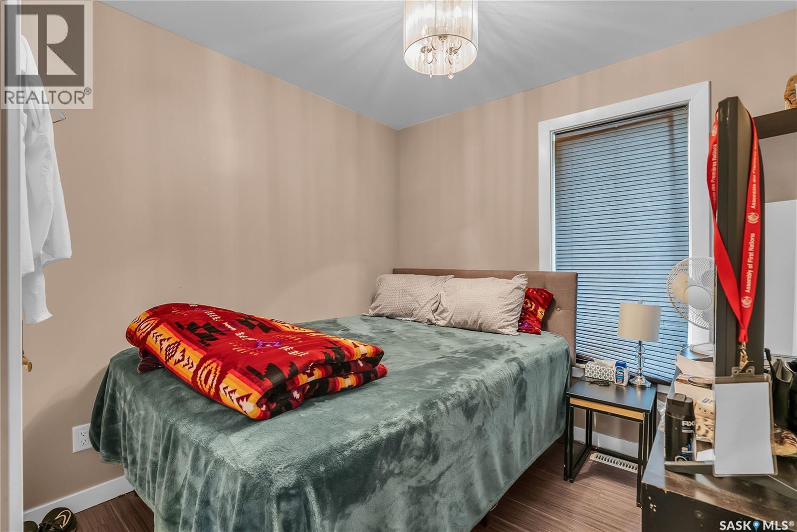 727 6Th Avenue N, Saskatoon, SK - Indoor Photo Showing Bedroom