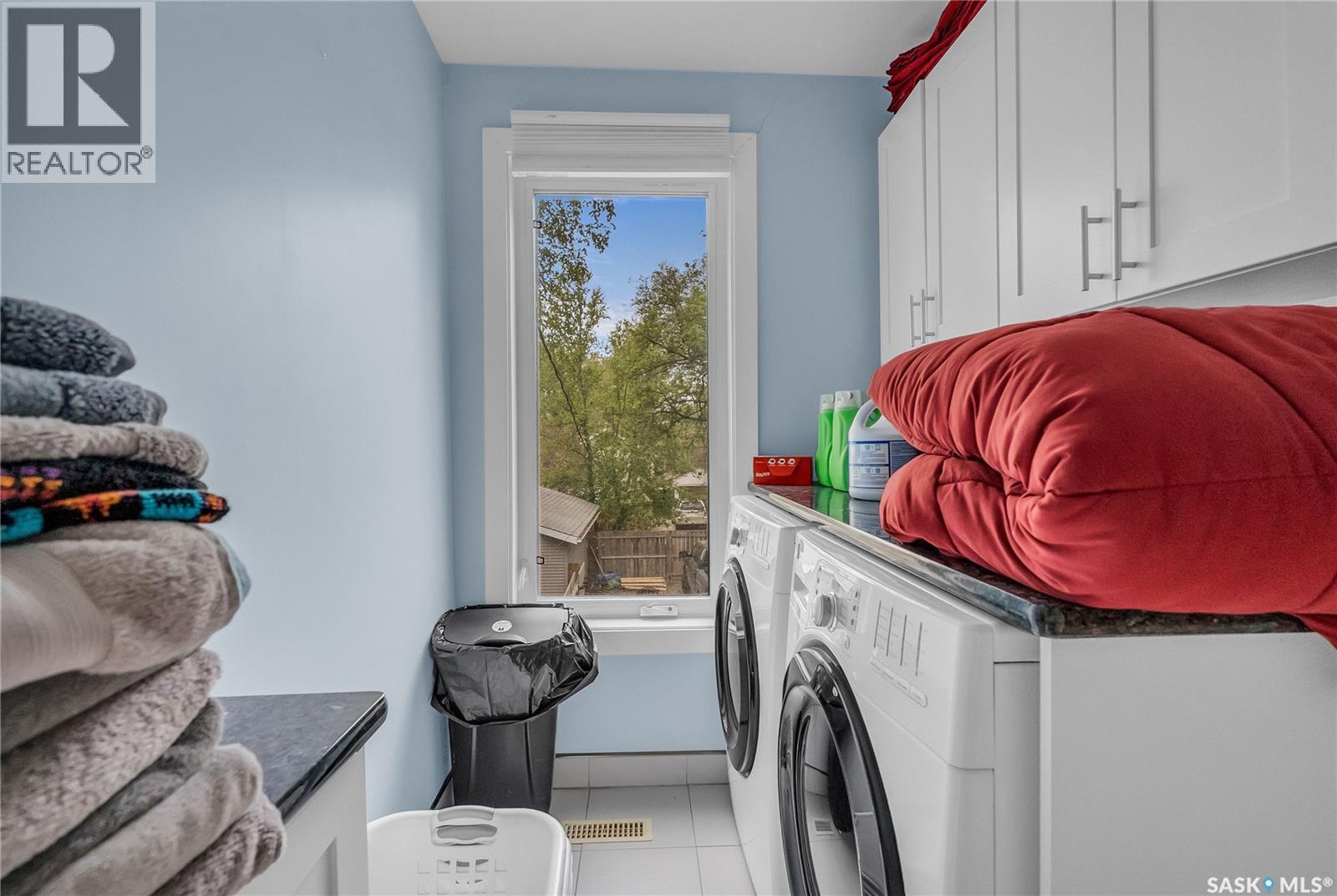 727 6Th Avenue N, Saskatoon, SK - Indoor Photo Showing Laundry Room
