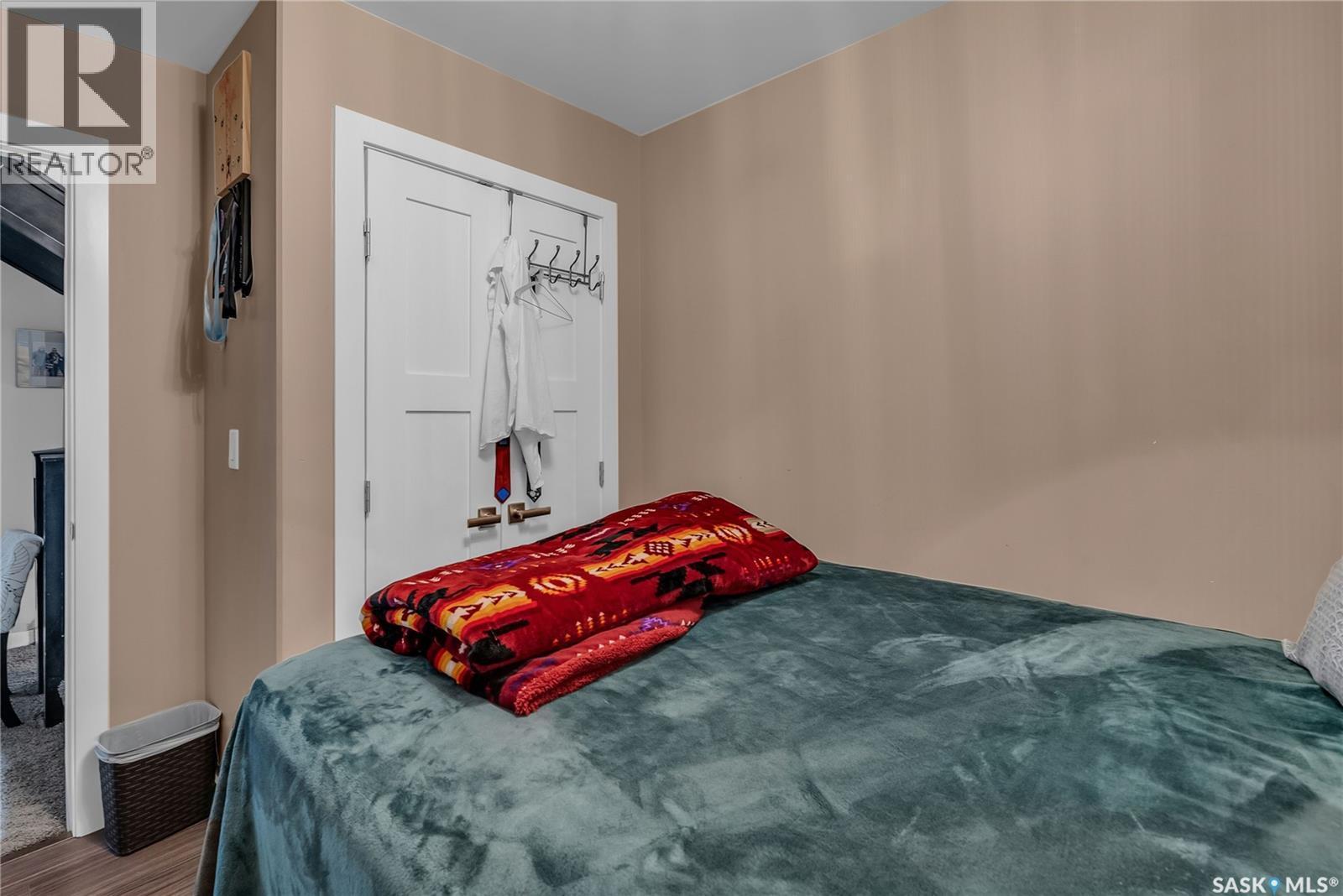 727 6Th Avenue N, Saskatoon, SK - Indoor Photo Showing Bedroom