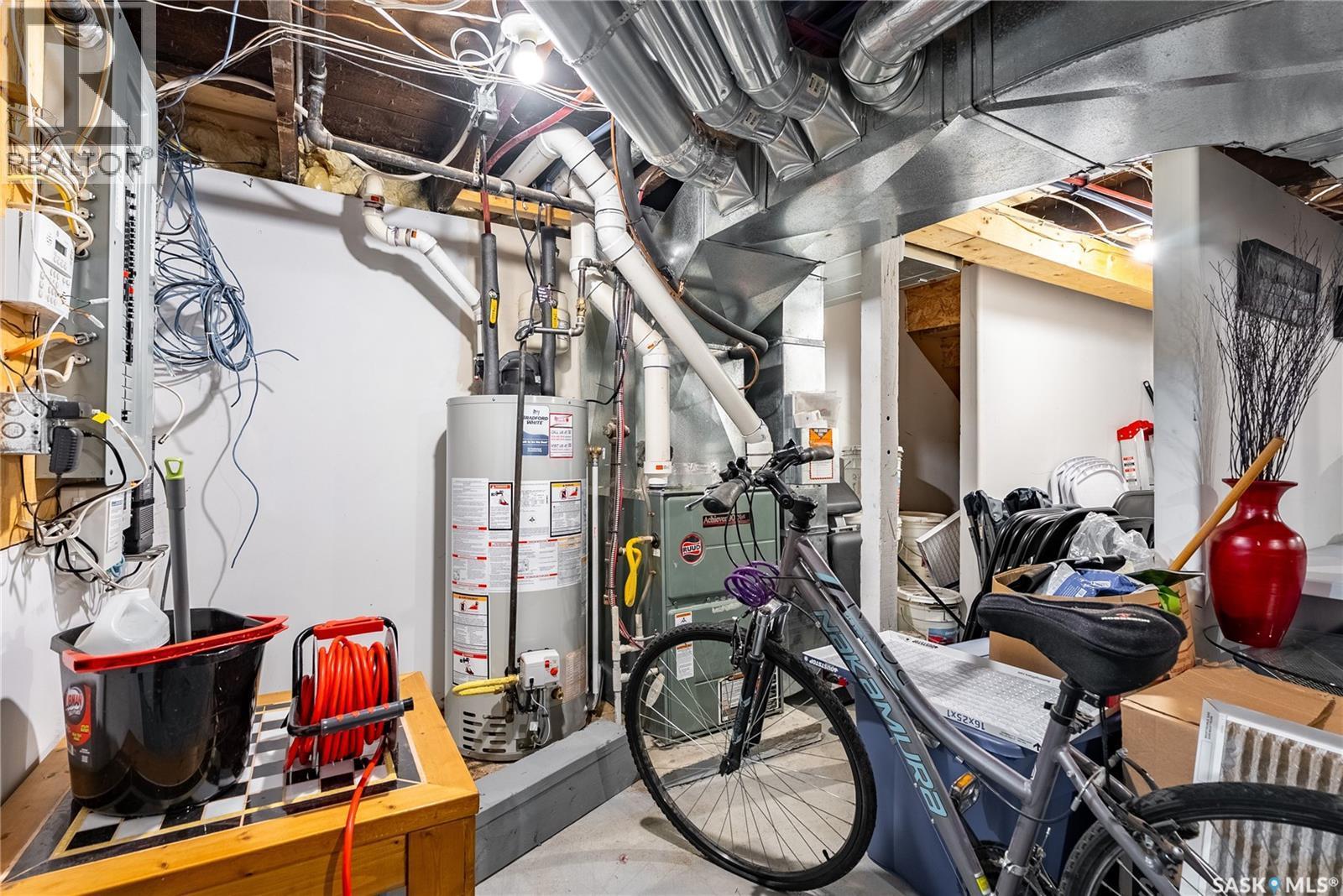 727 6Th Avenue N, Saskatoon, SK - Indoor Photo Showing Basement