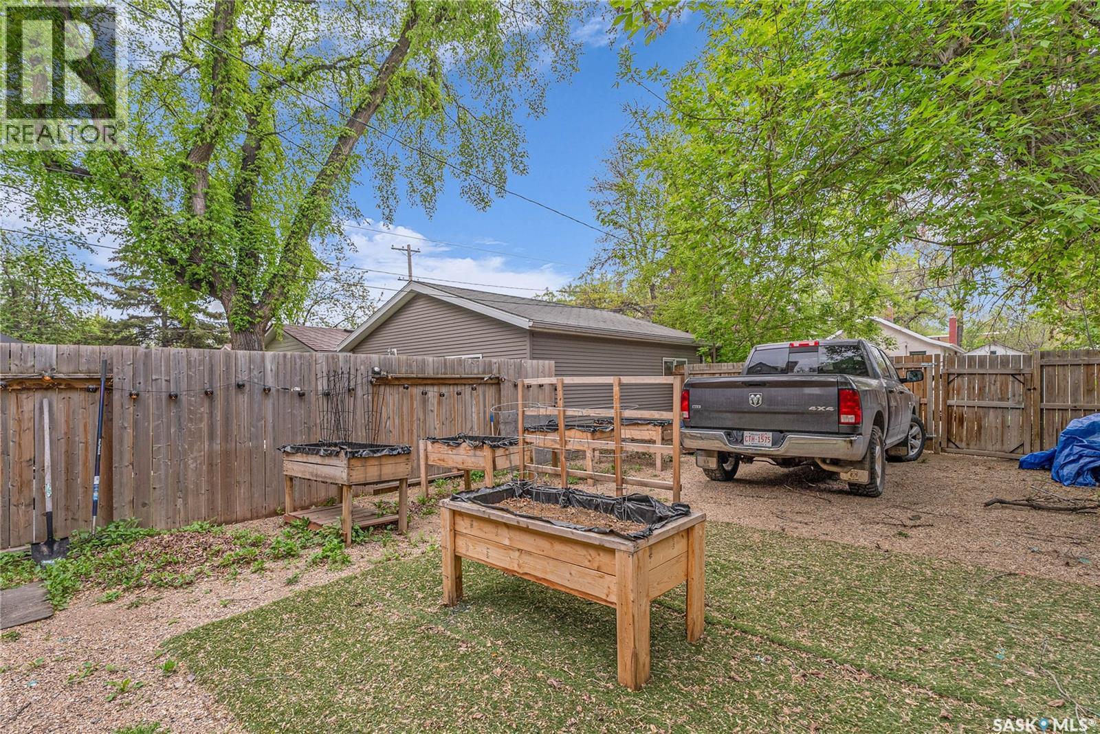 727 6Th Avenue N, Saskatoon, SK - Outdoor