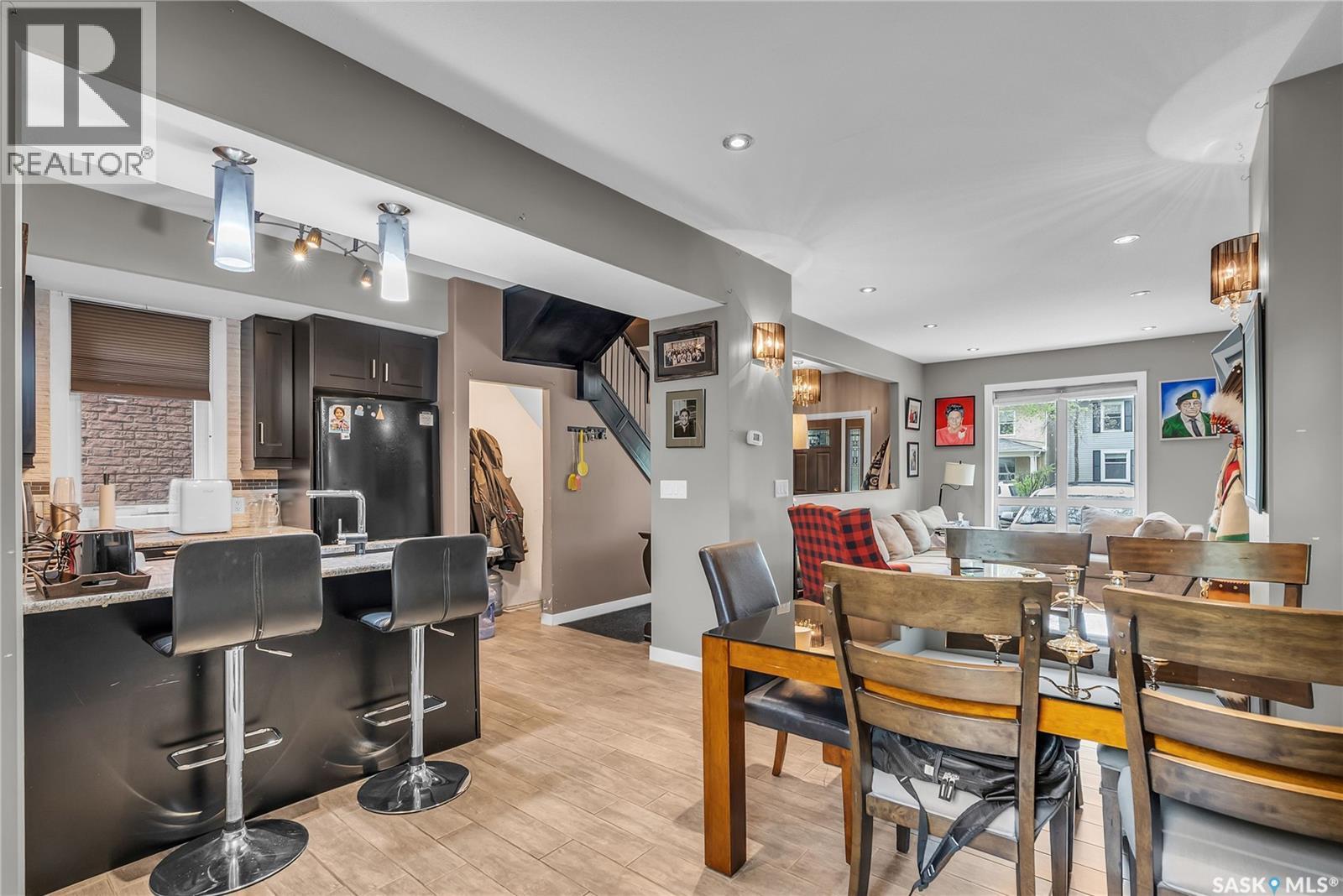 727 6Th Avenue N, Saskatoon, SK - Indoor Photo Showing Dining Room