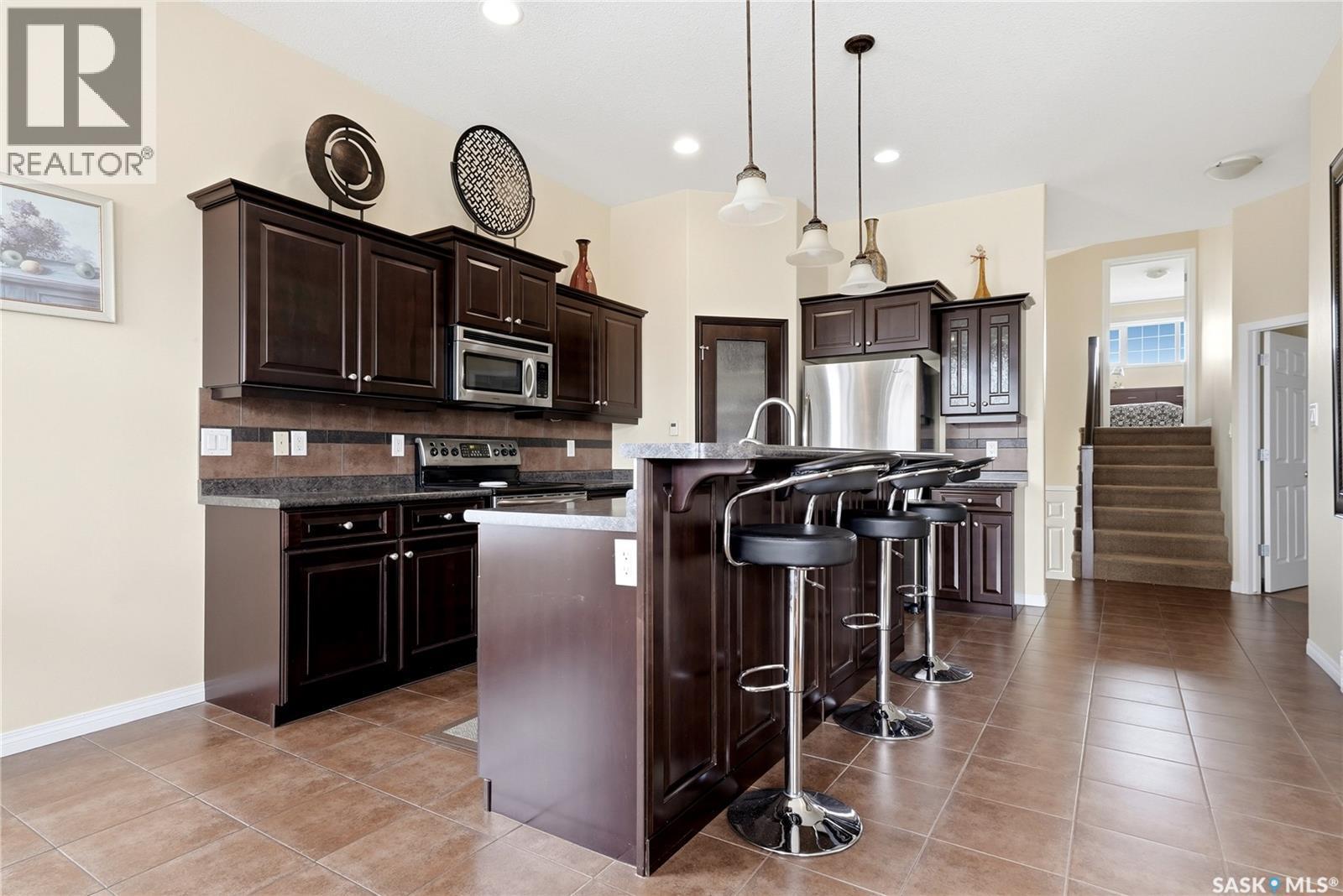 2534 Windsor Park Road, Regina, SK - Indoor Photo Showing Kitchen With Stainless Steel Kitchen With Upgraded Kitchen