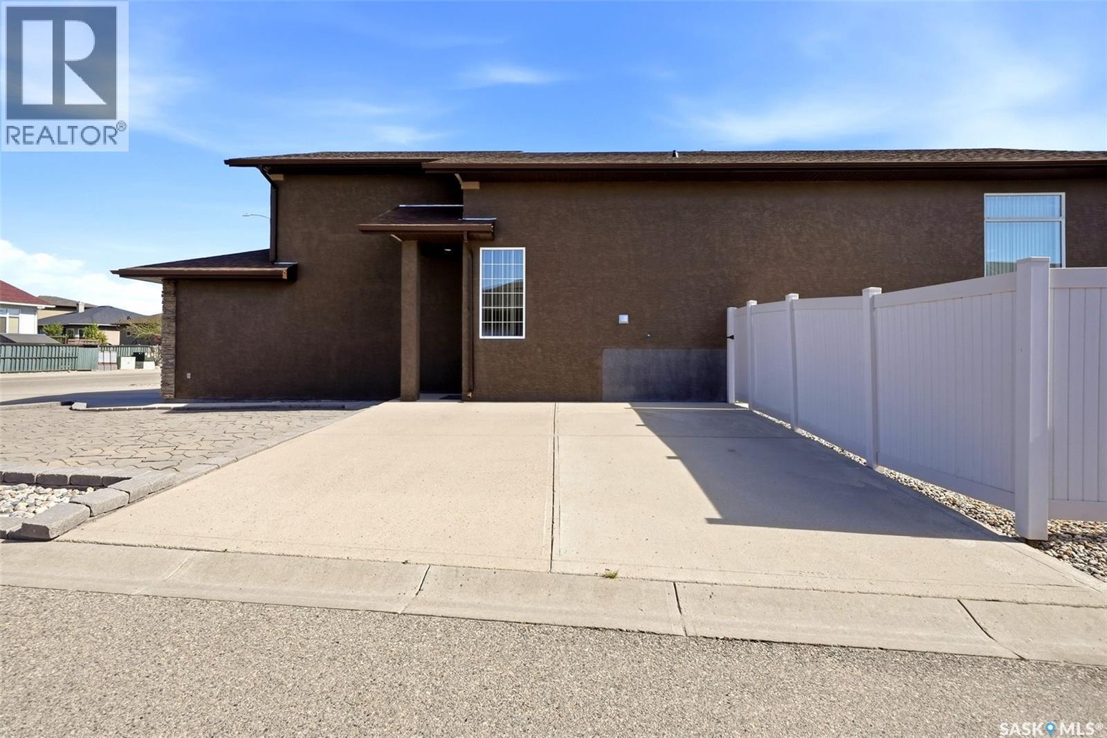 2534 Windsor Park Road, Regina, SK - Outdoor With Exterior