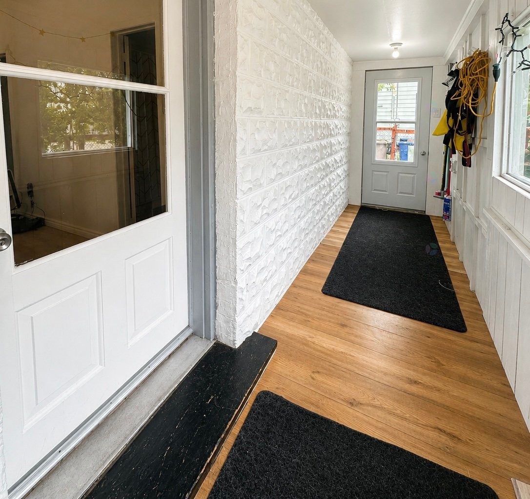 Veranda - 700 11E Avenue, Shawinigan, QC - Indoor Photo Showing Other Room