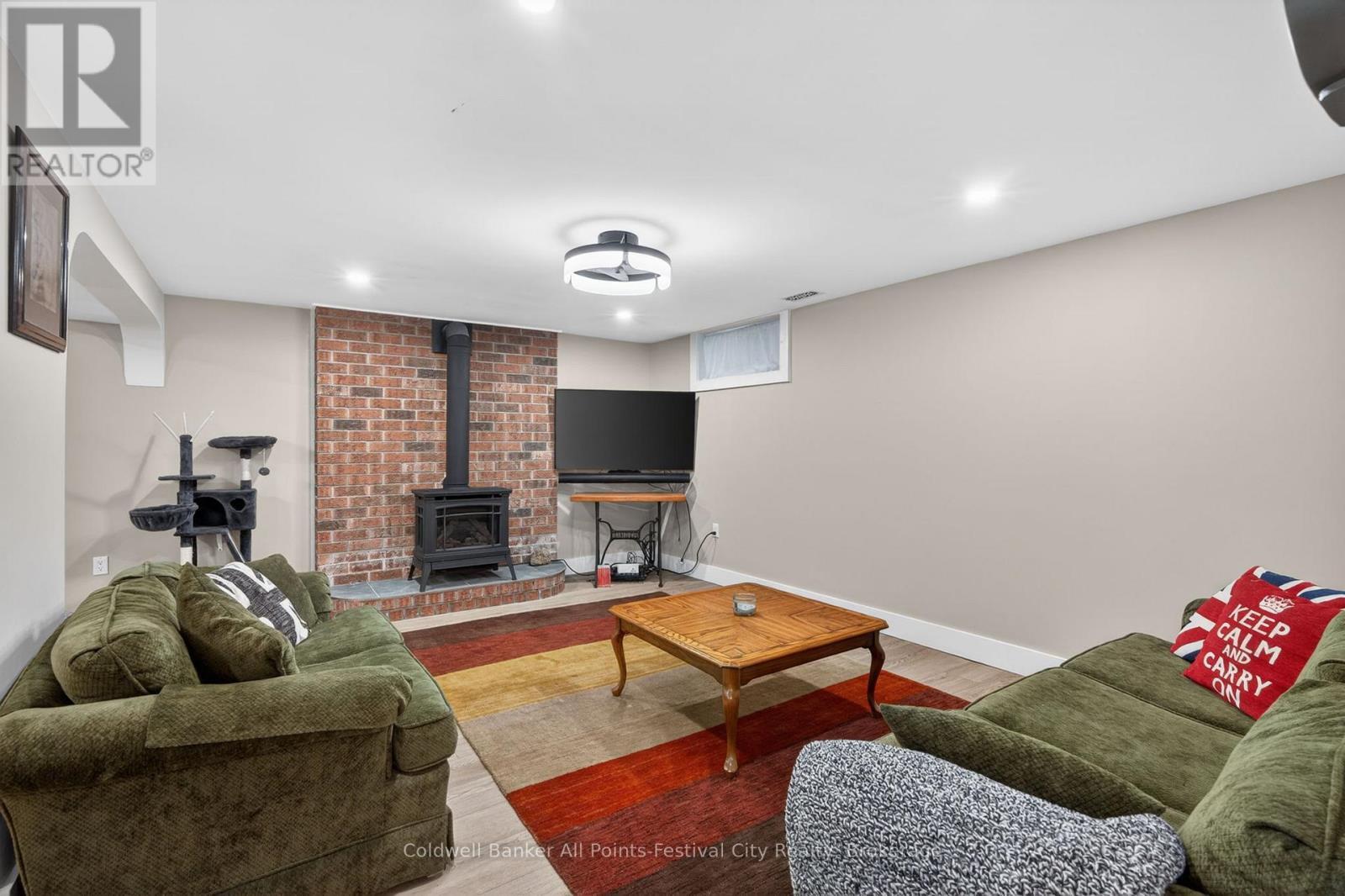 145 Suncoast Drive W, Goderich (Goderich (Town)), ON - Indoor With Fireplace